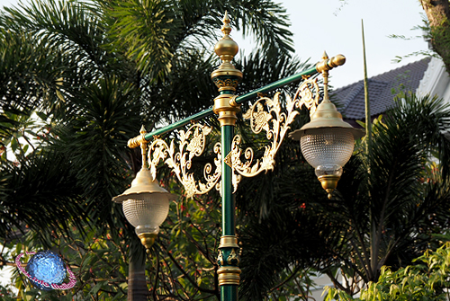 Floral Vine Street Lantern, Khwaeng Samphanthawong, Khet Samphanthawong, Bangkok