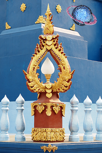 Kranok-framed Lotus Bud Street Lantern, Tambon Rim Kok, Amphur Meuang, Chiang Rai