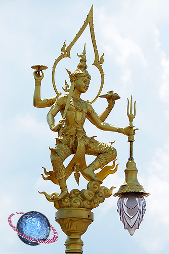 Vishnu (Phra Narai) Street Lantern, Tambon Nah Meuang, Amphur Meuang, Prachinburi