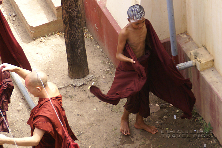 Novice Clean Up, Sagaing (Myanmar)