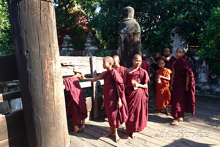 Visiting Bagaya Monastery, Inwa (Myanmar)