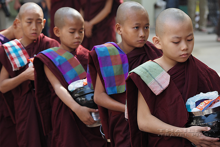 Queuing for Lunch, Sagaing (Myanmar)